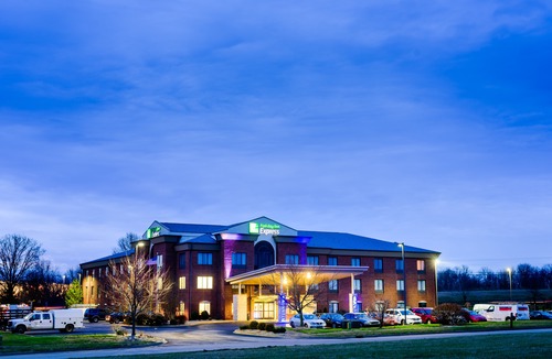 Shelbyville Hotel | Holiday Inn Express & Suites Shelbyville, an Ihg Hotel