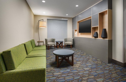Oakhurst Hotel | Holiday Inn Express & Suites Oakhurst - Yosemite Park Area by IHG