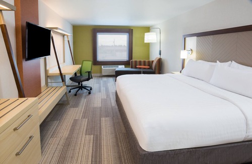 Pahrump Hotel | Holiday Inn Express & Suites Pahrump by IHG