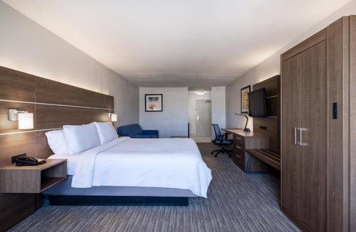Tucson Hotel | Holiday Inn Express & Suites Tucson by IHG