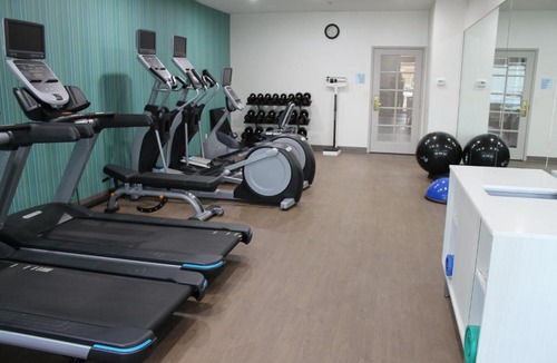 Tulare Hotel | Holiday Inn Express & Suites - Tulare by IHG