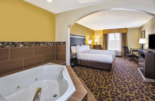 Marysville Hotel | Holiday Inn Express Hotel and Suites Marysville, an IHG Hotel