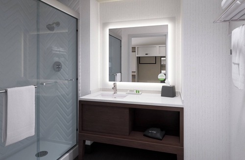 Barstow Hotel | Holiday Inn Hotel & Suites Barstow by IHG