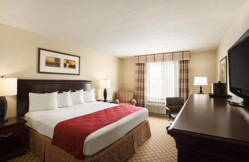 Barstow Hotel | Holiday Inn & Suites - Barstow by IHG