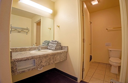 Lordsburg Hotel | Holiday Motel Lordsburg I-10