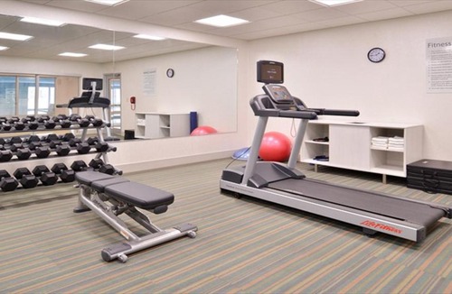 Parkersburg Hotel | Holiday Inn Express & Suites - Parkersburg East by IHG