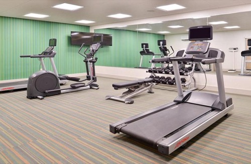 Parkersburg Hotel | Holiday Inn Express & Suites - Parkersburg East by IHG