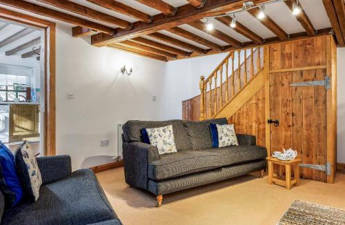 Poole House | Holly Lodge - Uk36321
