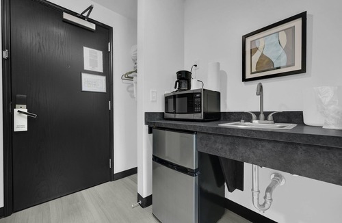 Etna Hotel | Holmes Suites Inn Columbus Pataskala - I-70 East