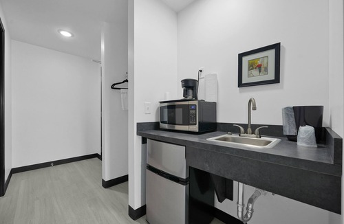 Etna Hotel | Holmes Suites Inn Columbus Pataskala - I-70 East