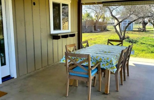 Exeter House | Home Among the Orchards, Pool, National Parks, Friendliest of Towns