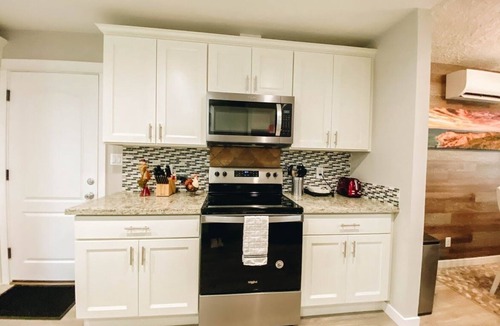 Vancouver House | HOME AWAY FROM HOME 3 Bd 2 bath