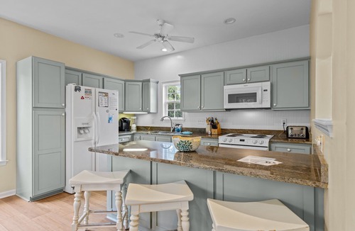 Emerald Isle House | Home with golf cart,community pool,easy access,Spinnakers Reach community