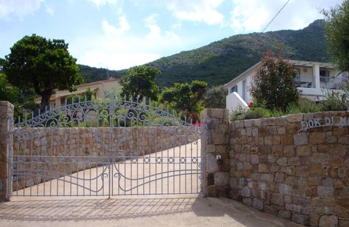Galeria Apartment | Homerez - Beautiful apartment With sea view and garden