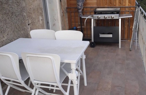 Isolaccio-di-Fiumorbo Apartment | Homerez - Cosy flat Isolaccio