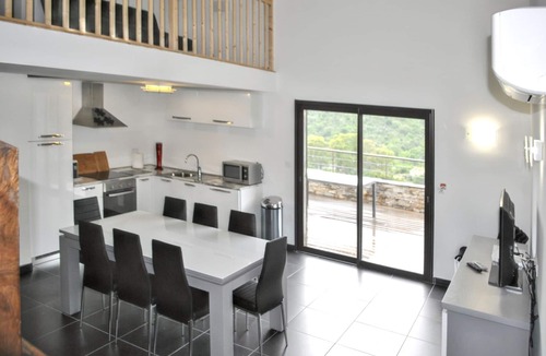 Santa Giulia House | Homerez - House in Bonifacio, mountain view