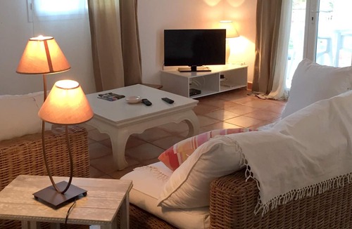 Serra-di-Fiumorbo Villa | Homerez - Villa 4 km away from the beach for 4 ppl. with shared pool and terrace