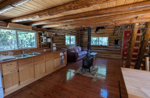 Libby Cabin | Homesteaded log cabin with convenient creek access