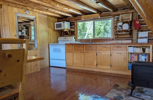 Libby Cabin | Homesteaded log cabin with convenient creek access