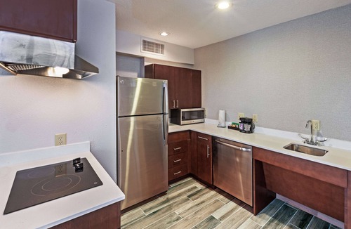 Greensboro Hotel | Homewood Suites by Hilton Greensboro