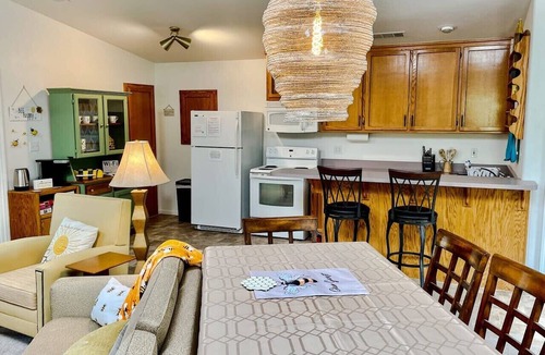 North Fork Apartment | Honeybee Hive - Hot Tub - BBQ - 8 minutes to Bass Lake - Sleeps 6