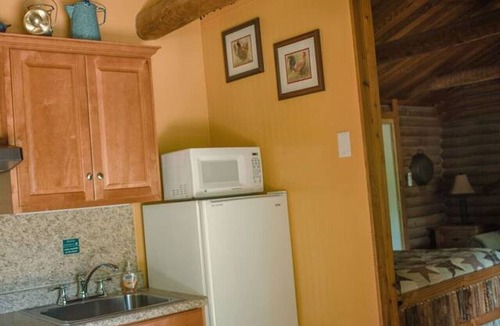 Sedona Cabin | Honeysuckle - Rustic cabin for 2 in Oak Creek Canyon