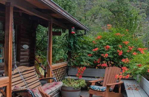 Sedona Cabin | Honeysuckle - Rustic cabin for 2 in Oak Creek Canyon