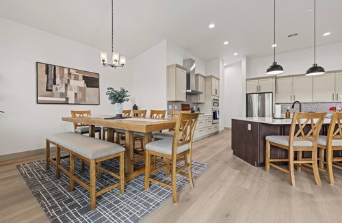 Mesquite House | Horizon Luxe Escape | 4BR Home w/Soaking Tub