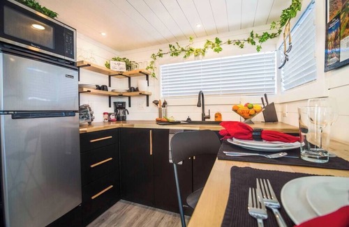 Apple Valley Cabin | Hot Tub + BBQ Deck Tiny Home Near Zion NP