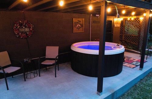 Wellington Cottage | HOT TUB COTTAGE near Cave Run Lake, Kentucky, Red River Gorge,Morehead Kentucky