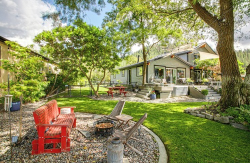 Tumtum House | Hot Tub, Deck & Mtn Views: Nine Mile Falls Duplex