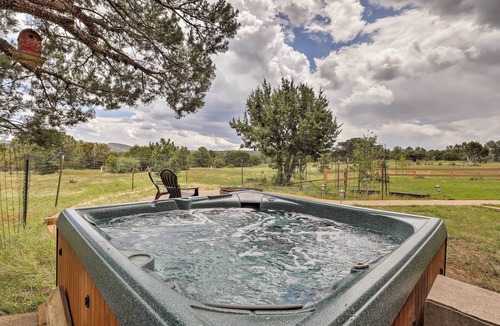 Show Low Cabin | Hot Tub + Game Room! 30-Acre Vernon Retreat