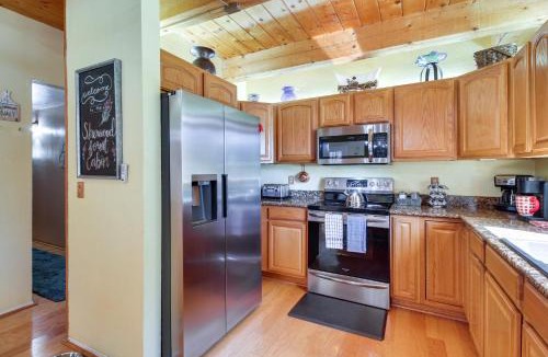 Pinetop-Lakeside House | Hot Tub + Games! Lakeside ‘Sherwood Forest Cabin’