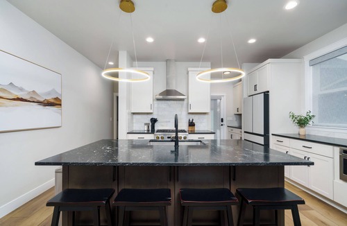 Post Falls House | Hot Tub + Golf Course Fenced Yard New Modern Home