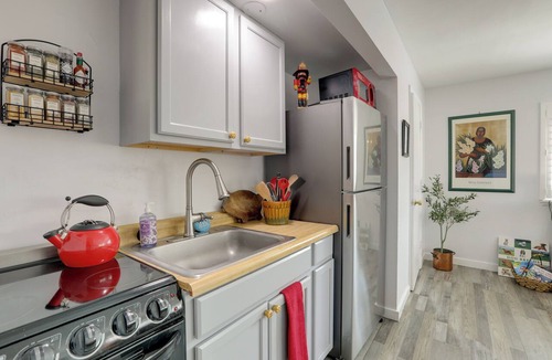 Old Southwest Apartment | Hot Tub & Grill: Pet-Friendly Apt, Walk to Midtown