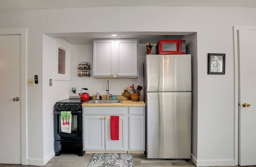 Old Southwest Apartment | Hot Tub & Grill: Pet-Friendly Apt, Walk to Midtown