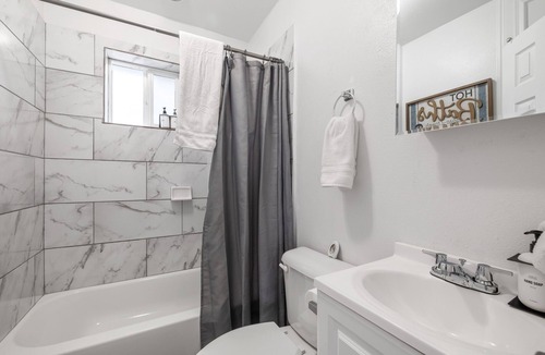 Price Apartment | Hot Tub Haven+.4 Mi to USU Eastern+In Unit Laundry