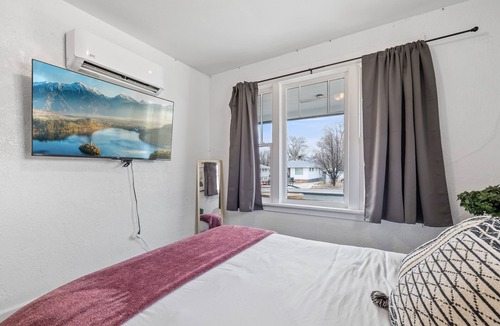 Price Apartment | Hot Tub Haven+.4 Mi to USU Eastern+In Unit Laundry