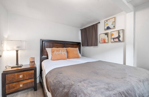 Price Apartment | Hot Tub Haven+Laundry+.4 mi. USU East+1G Wi-Fi