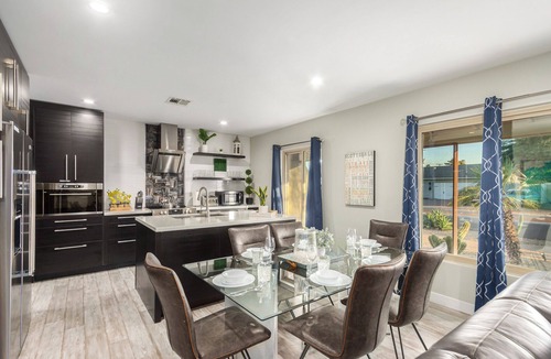 Village Grove House | Hot Tub + Heated Pool + Mini Golf, BBQ, Old Town, Game Room, EV Charger