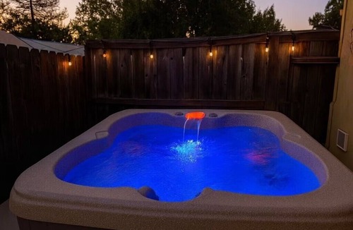 Soda Bay Cottage | Hot tub lake wine Cottage State Park 4 mins away