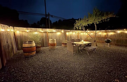 Soda Bay Cottage | Hot tub lake wine Cottage State Park 4 mins away