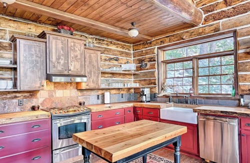 Greer House | Hot Tub & Mtn Views: Woodsy Cabin in Greer