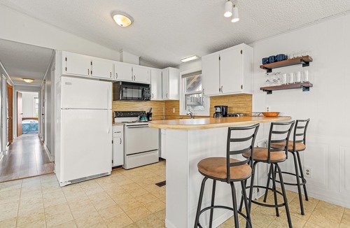 Avon House | ⭐Hot Tub⭐Newly Furnished⭐️Wide Beaches⭐Incredible Oceanfront Views🌊☀️🐬Sunrises