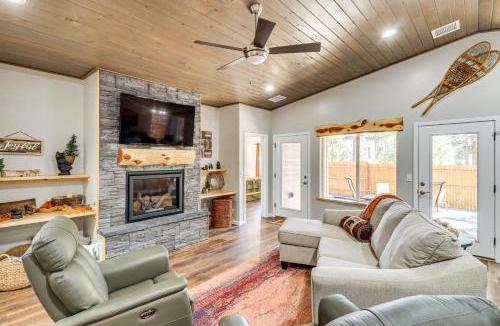 Show Low House | Hot Tub & Outdoor Living: Relaxing Show Low Cabin