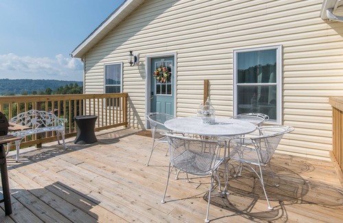 Hazel Green Cottage | Hot Tub, WiFi, Pond - Large Family Cottage - Gorgeous View Cottage - Red River Gorge, Kentucky!