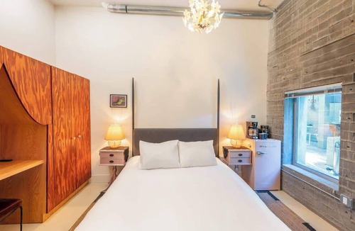 Logan Heights Bed & Breakfast | Hotel Narcissus - Room 1