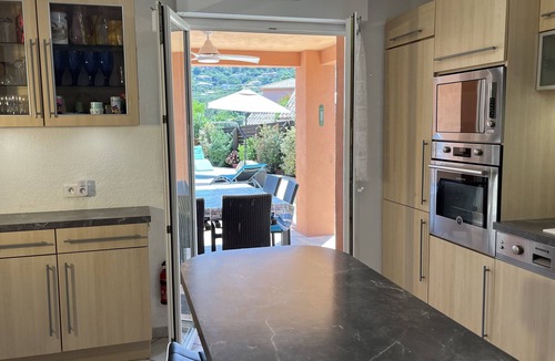 Porto-Vecchio Villa | House 150M² Parking 3 Bedrooms 3 bathrooms 4 Air-conditioning Secure swimming pool Nearby beaches