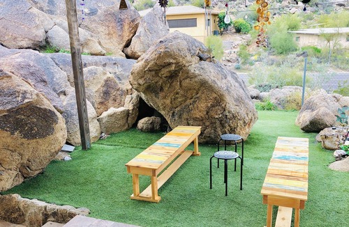 Paradise Valley Village House | House on the hill, a charming hilltop getaway