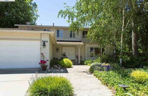 Pleasanton House | House with backyard